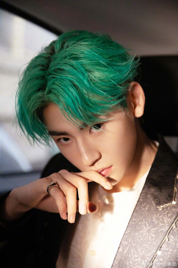 小鬼王琳凯[超话]#鬼哥的神仙发色合集来了达琳们最pick的是鬼哥的