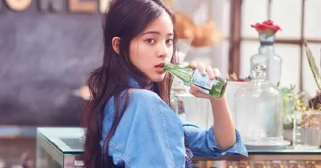 原创辍学混娱乐圈的欧阳娜娜未来能成为一个真正的演员吗