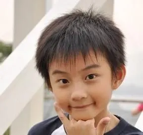 淘宝_q版全家福真人照片转手绘肖像_家庭照片画设计定制小孩漫画头像