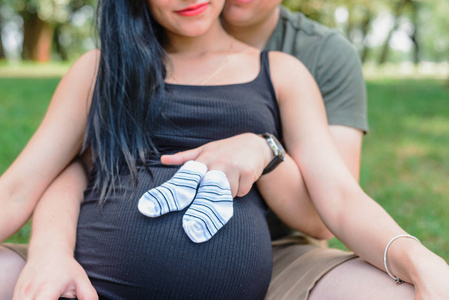 怀孕的男性图片