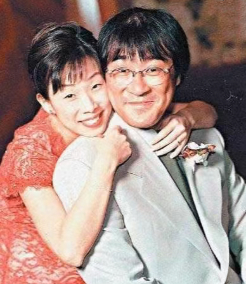 2013年,林忆莲承认与小11岁音乐人恭硕良的恋情,两人因多次合作而产生