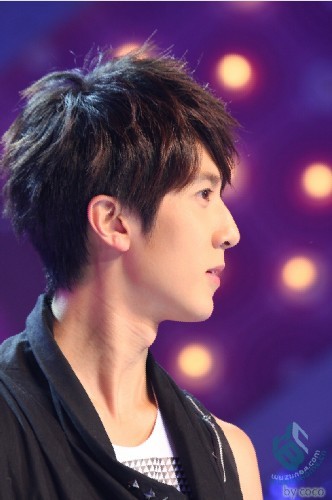 吴尊头发后面是什么样的?平的吗?