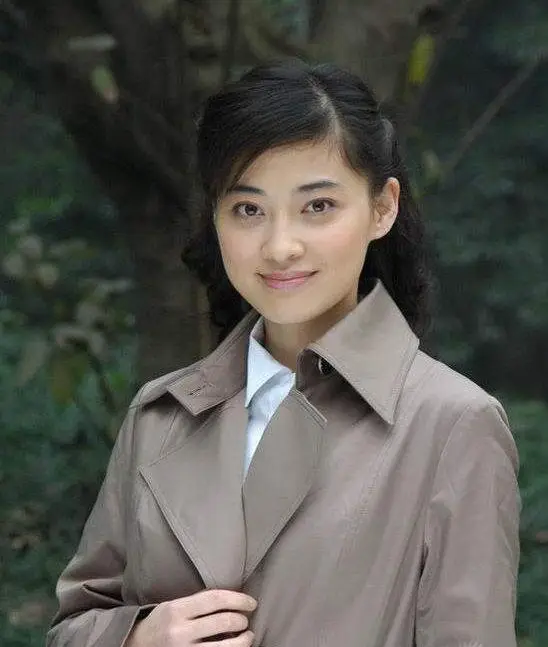 "中戏金花"梅婷:一婚"下嫁"导演鄢颇,二婚嫁曾剑被宠成公主_安杰_演艺