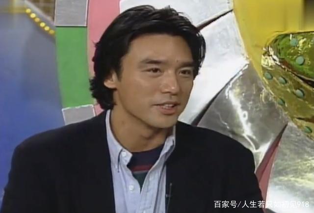 钟镇涛年轻时是才貌双全的大帅哥