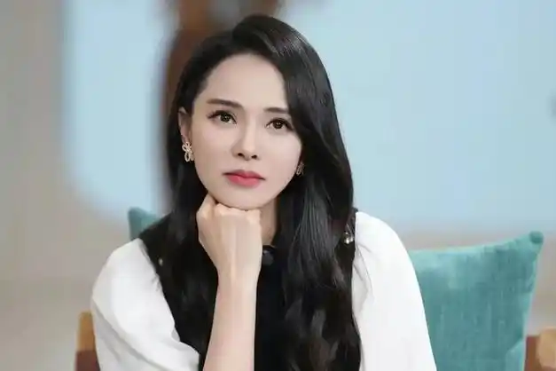 到底是伊能静承担了这巨大的失落