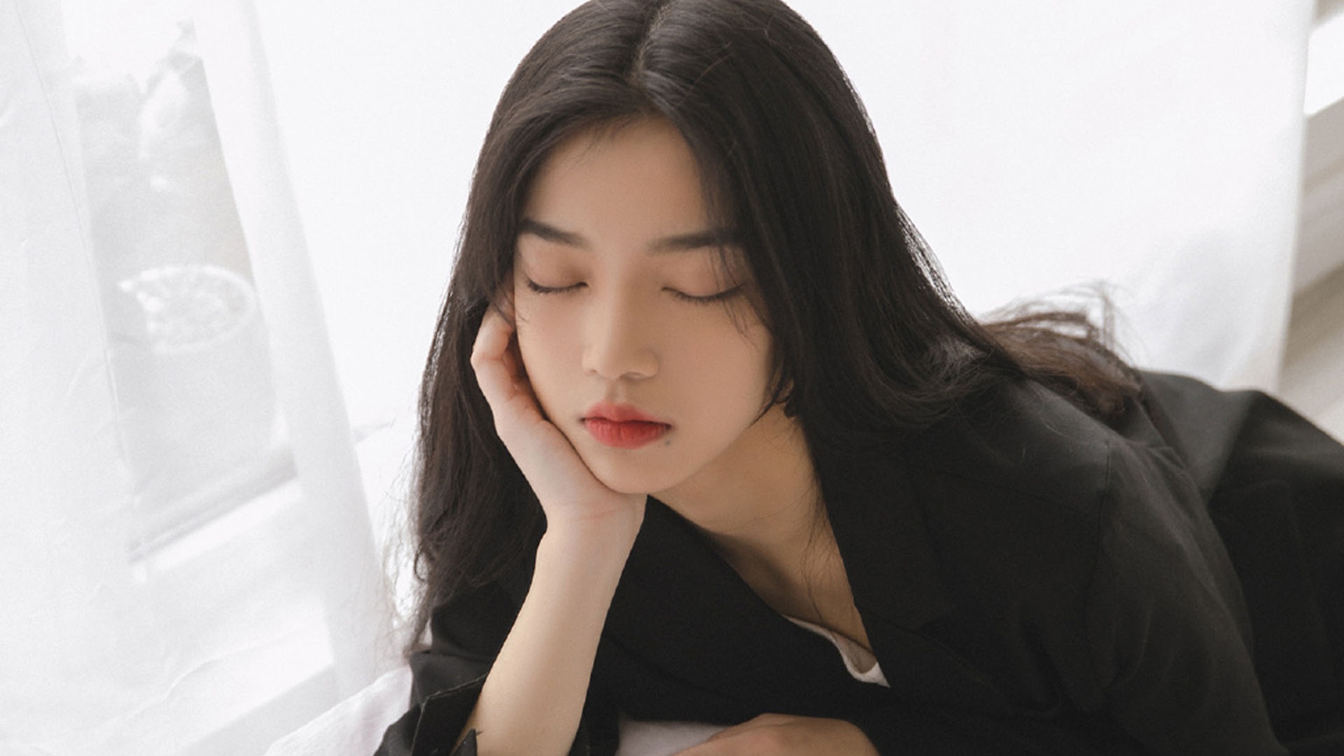 高颜值美女气质写真桌面壁纸壁纸