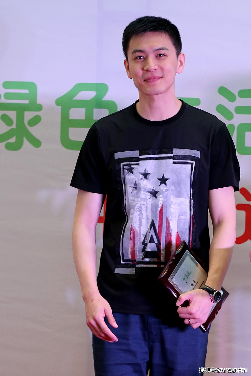 杨鸣一人一城,三年三冠,如今正式卸任,传奇生涯画上圆满句号_篮球