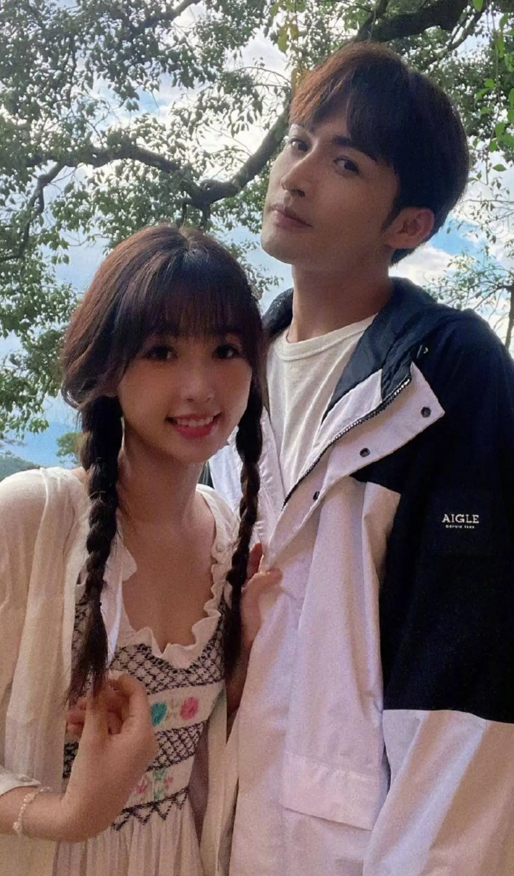 原创虞书欣新戏还没播就组cp营业晒与张彬彬合影贴脸搂肩氛围感拉满