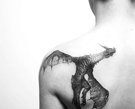 newschool手臂龙裸背美女后背龙纹身tag标签:美女龙郑伊健霸气过肩龙