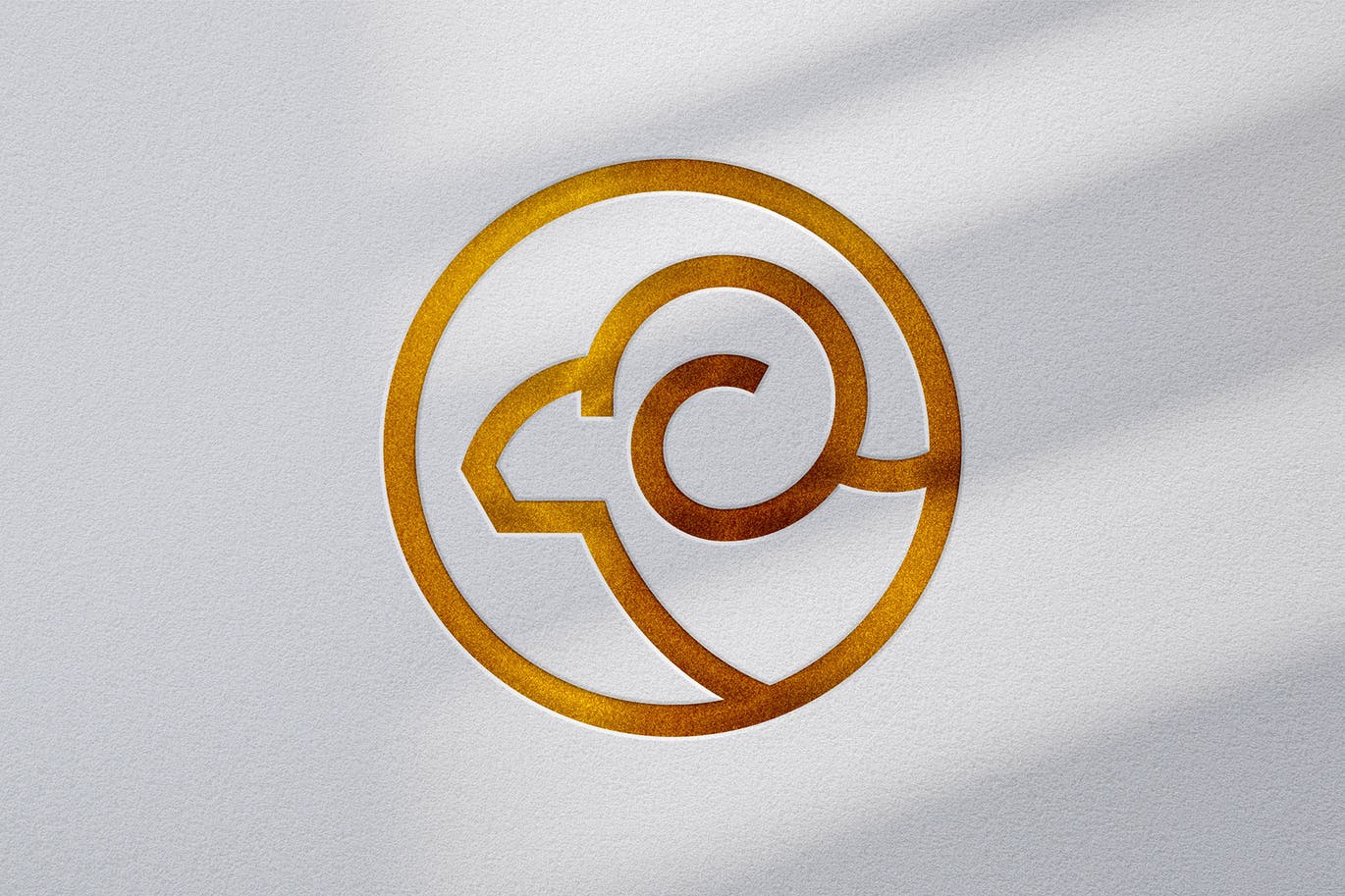 高品质的黄金和白银logo标志设计vi样机展示模型mockups