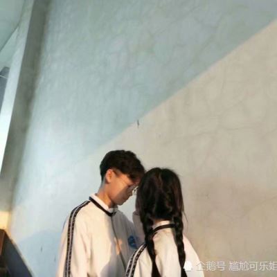 三角恋情侣头像三张两男一女真人3个人的情侣头像三张男