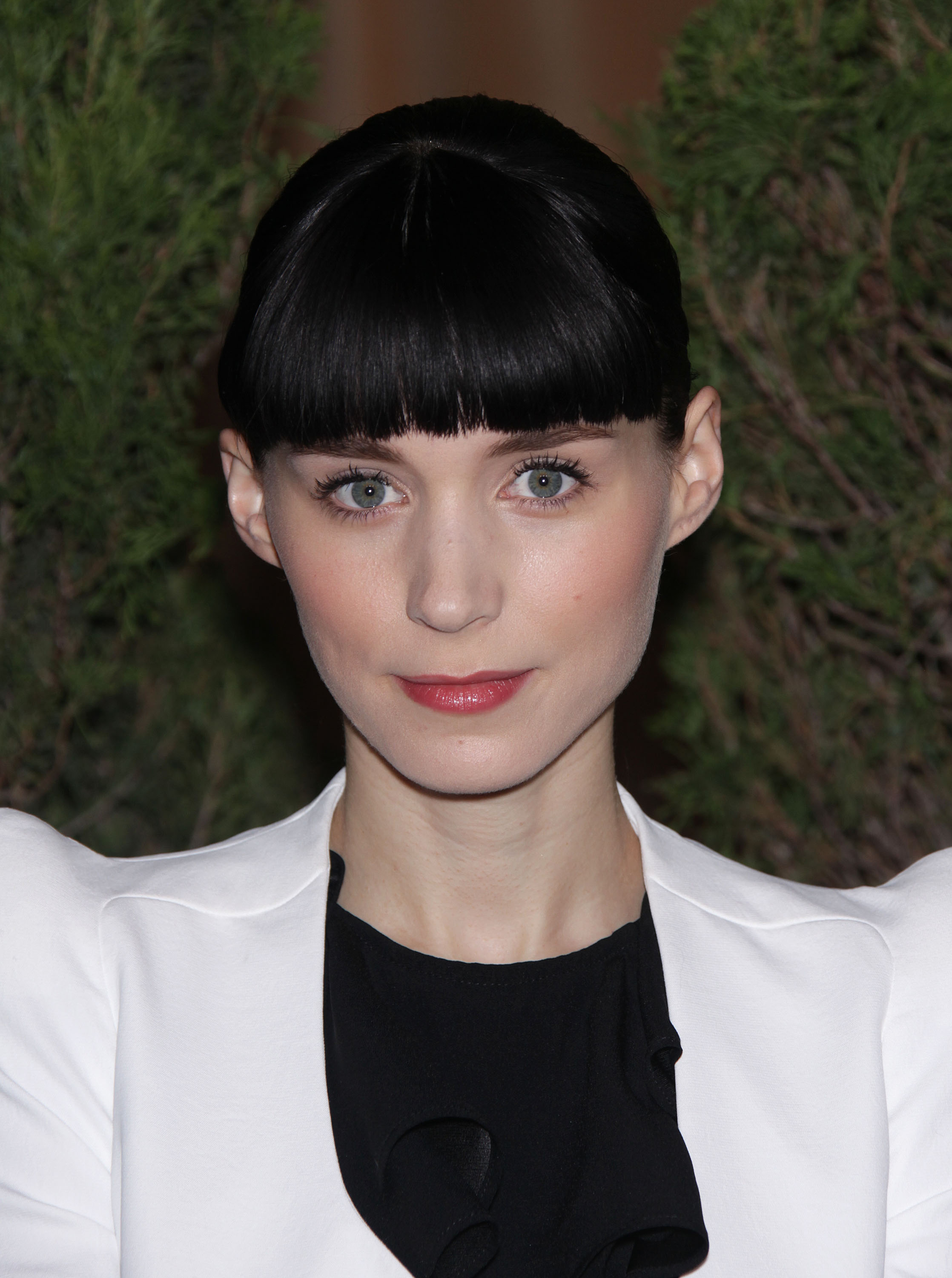 /p> p>2005年,出演个人首部电影《 a target="_blank" href="/item