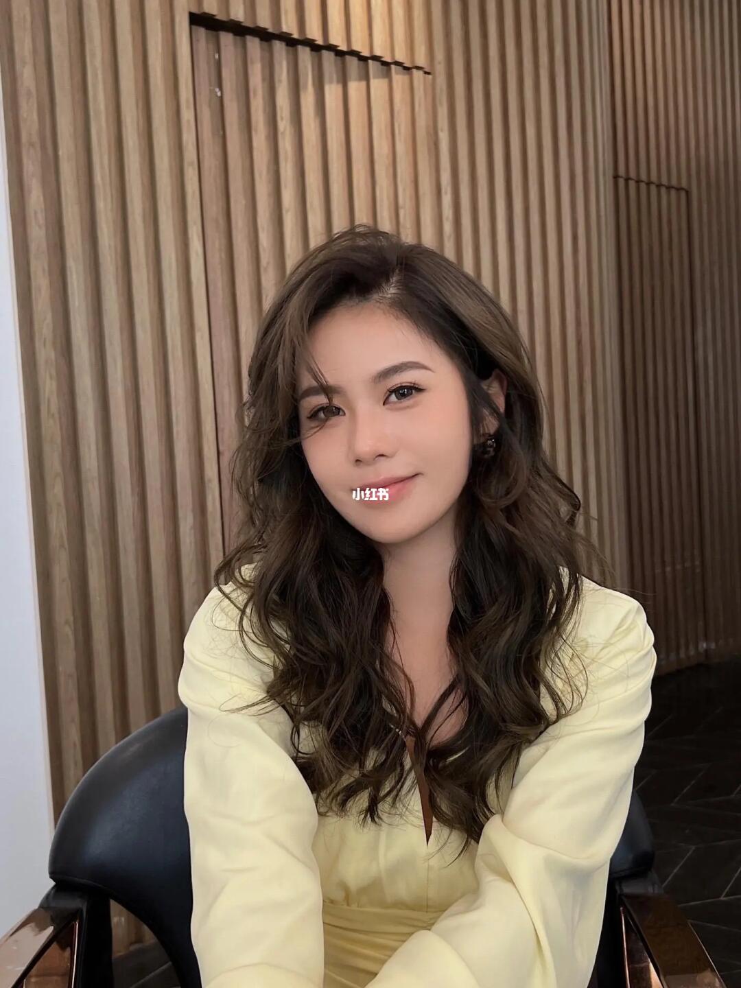 圆脸方脸适合的卷发太显脸小了