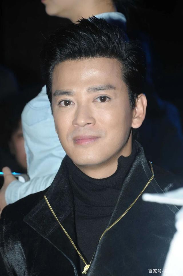 46岁陈晓东近照再变样,超深双眼皮太吸睛,曾多次被指面容僵硬