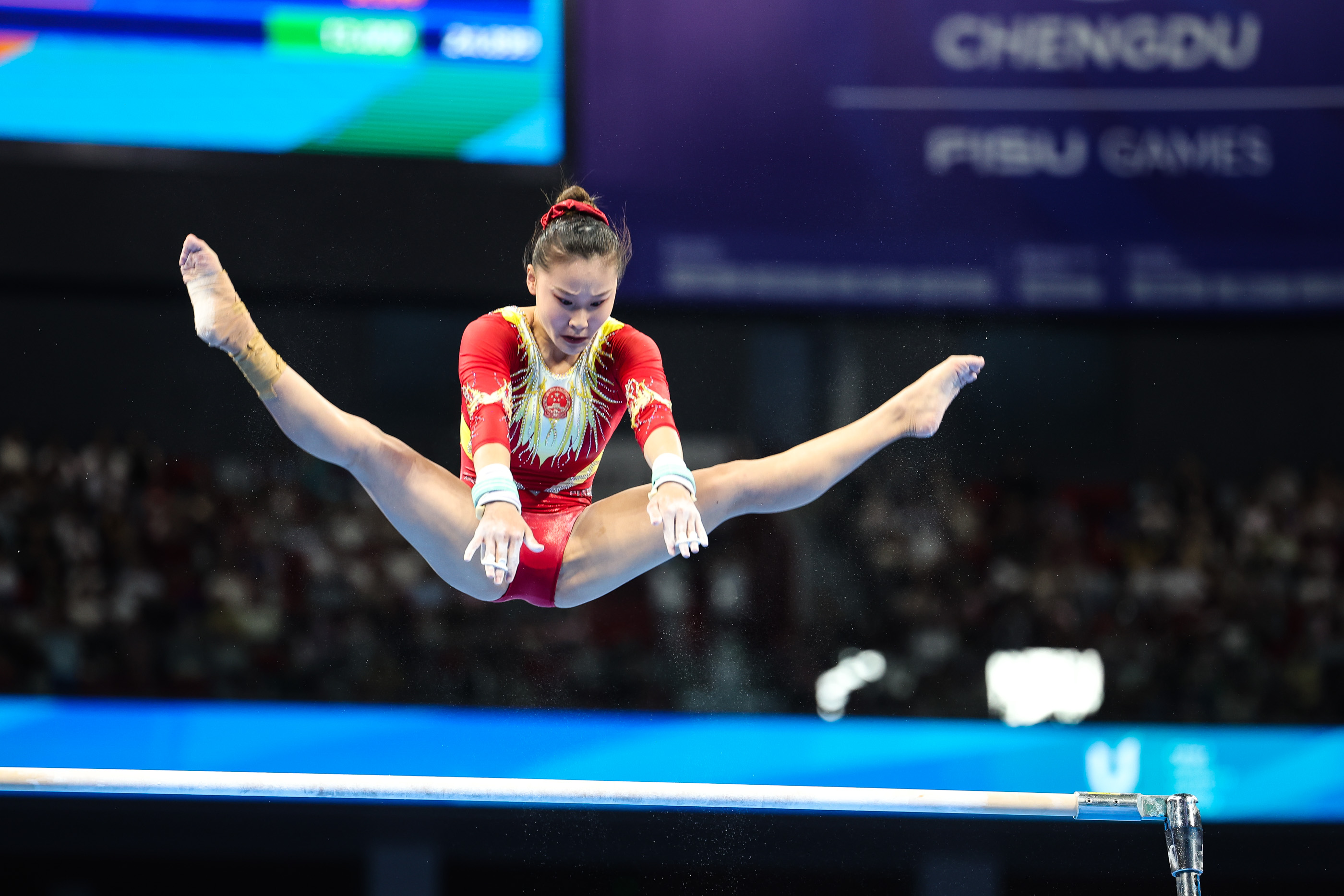 会中国体操队包揽男女全能及团体项目4块金牌高水准比赛成巴黎奥运