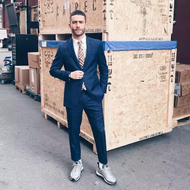 老爷们换双 sneaker 就能穿出 smart casual?