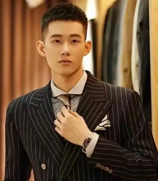 夏季男生流行发型 潮男必剪的男生短发