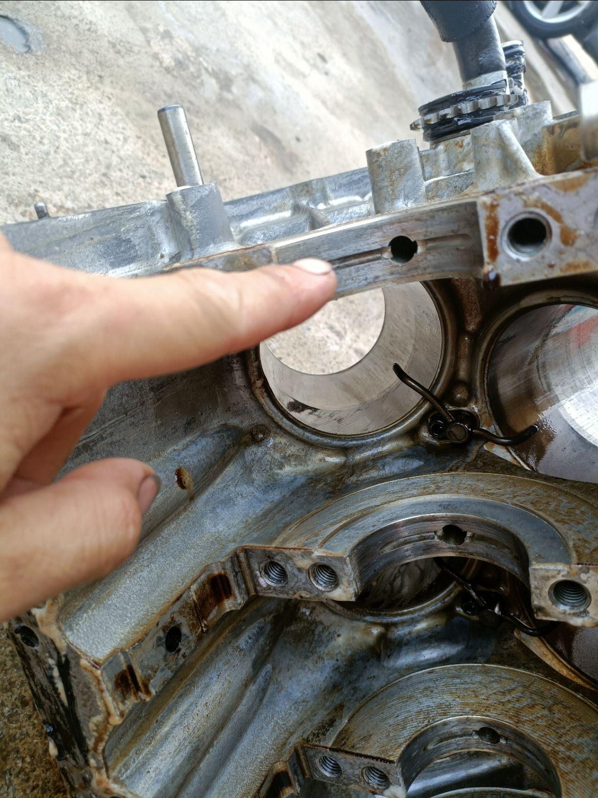 锐志发动机老是烧连杆瓦是什么问题