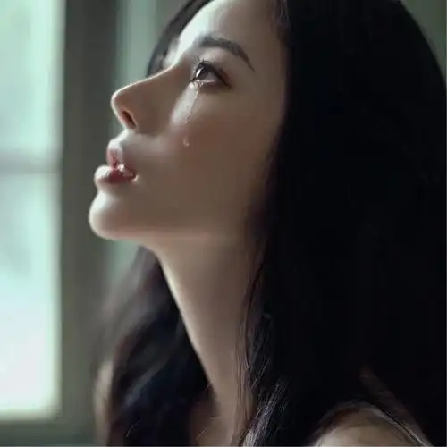 伤感女生图片真人头像