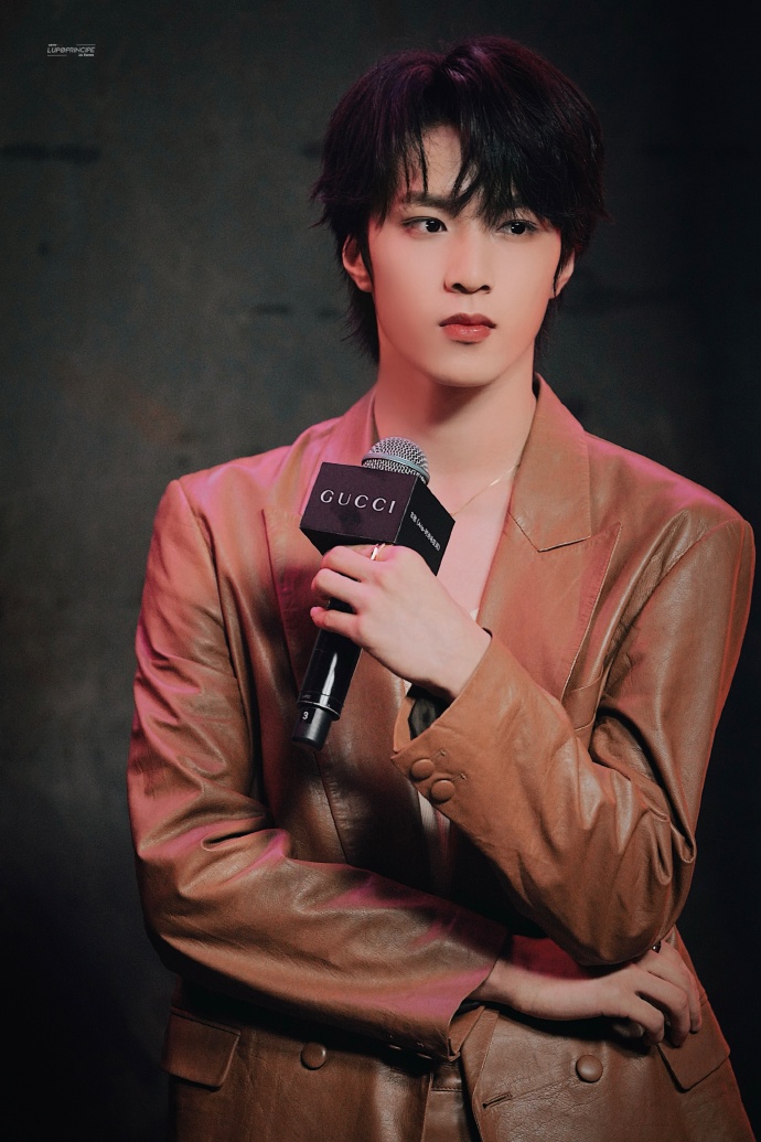 刘耀文卡其色皮衣##gucci上海大秀