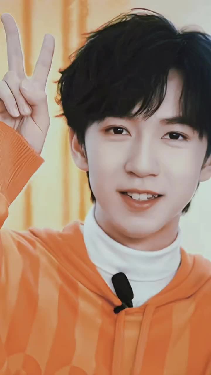 贺峻霖霖霖兔这个wink真可以宝藏男孩神仙颜值dou小助手