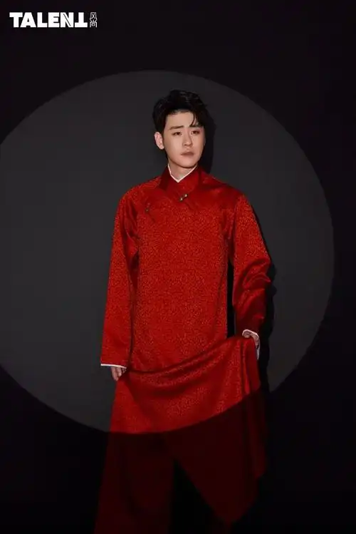 回应: 开个大褂楼,德云华服品味真的不错.