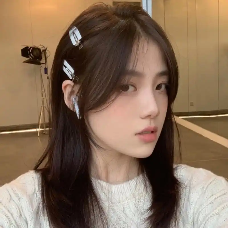 剪完这个刘海脸小了一圈 超适合圆脸 方脸的 减龄法式刘海剪完这个