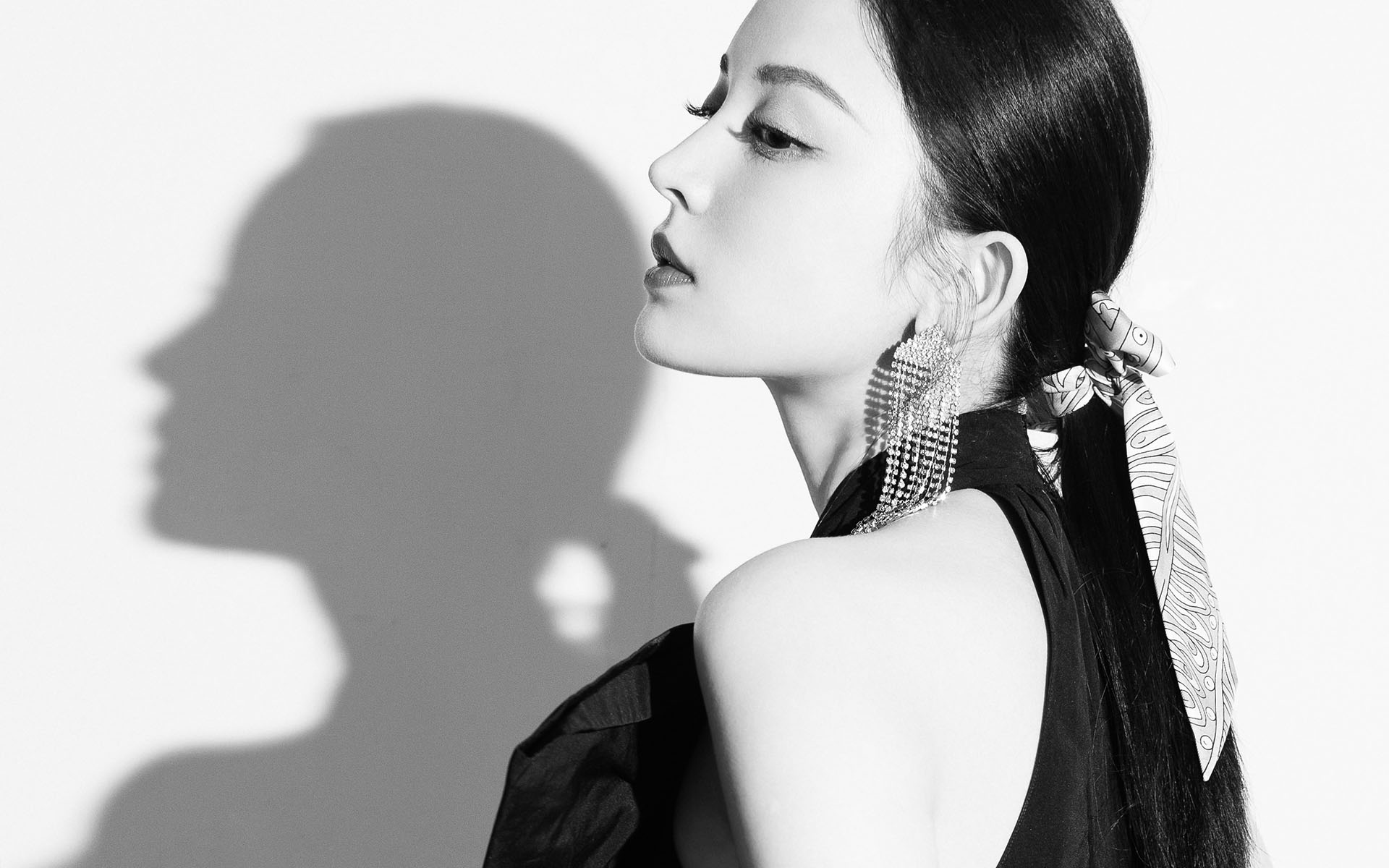 古力娜扎丝巾马尾高清桌面壁纸