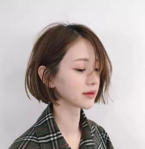 女生显脸瘦的短发发型设计_发型图片