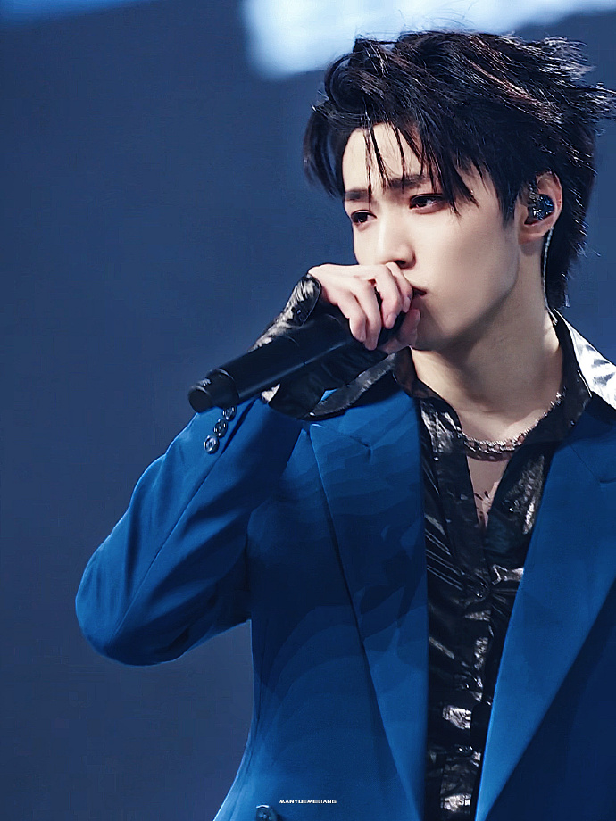 刘耀文一对一教粉丝手势舞