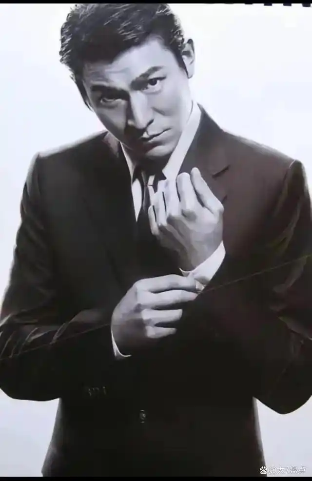 刘德华 - 从影视到音乐,全能天王的魅力无人能挡,无数经典歌曲传唱