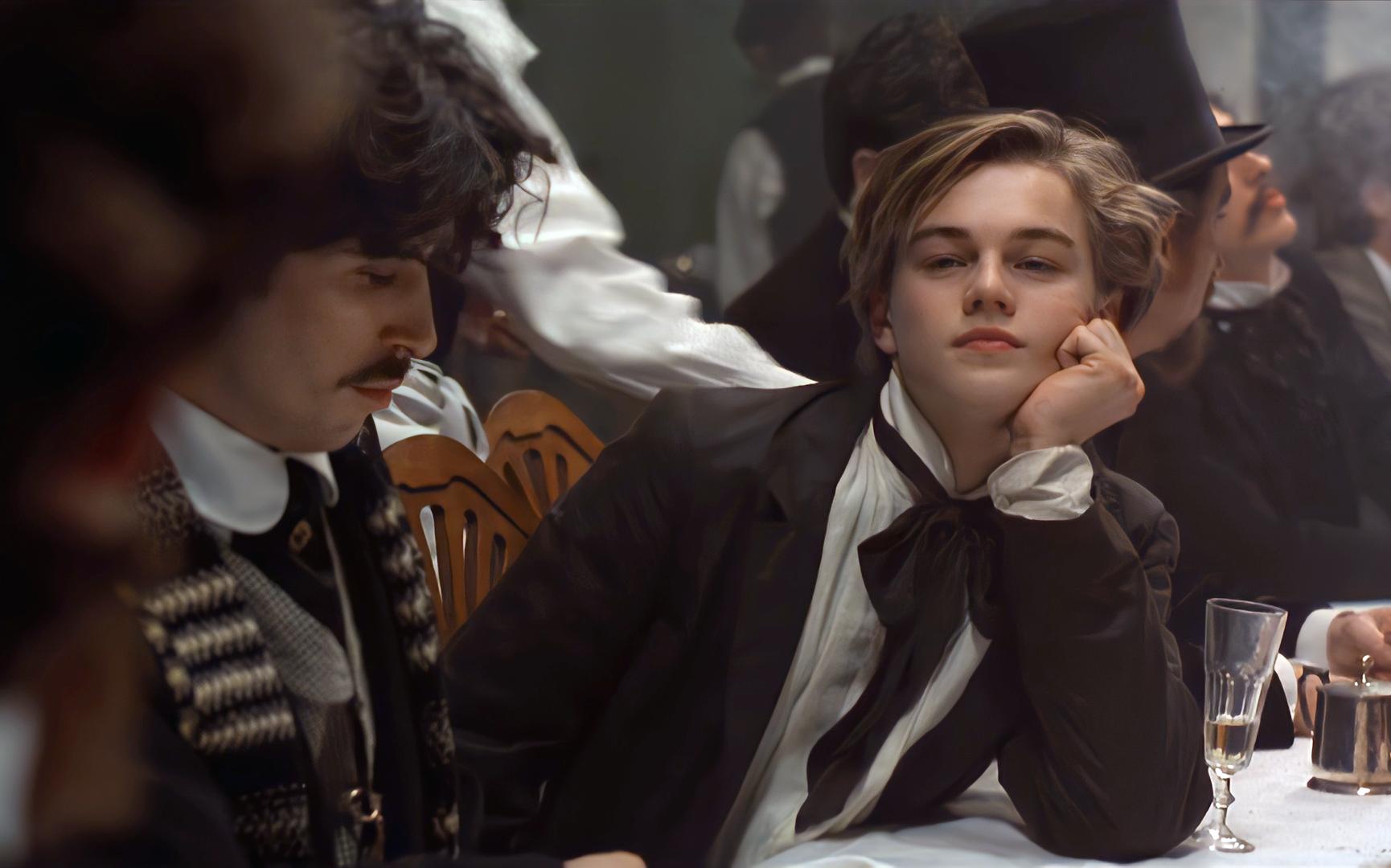 愧是天下第一美男颜值巅峰真是帅炸了你们更喜欢哪个时期的莱昂纳多呢