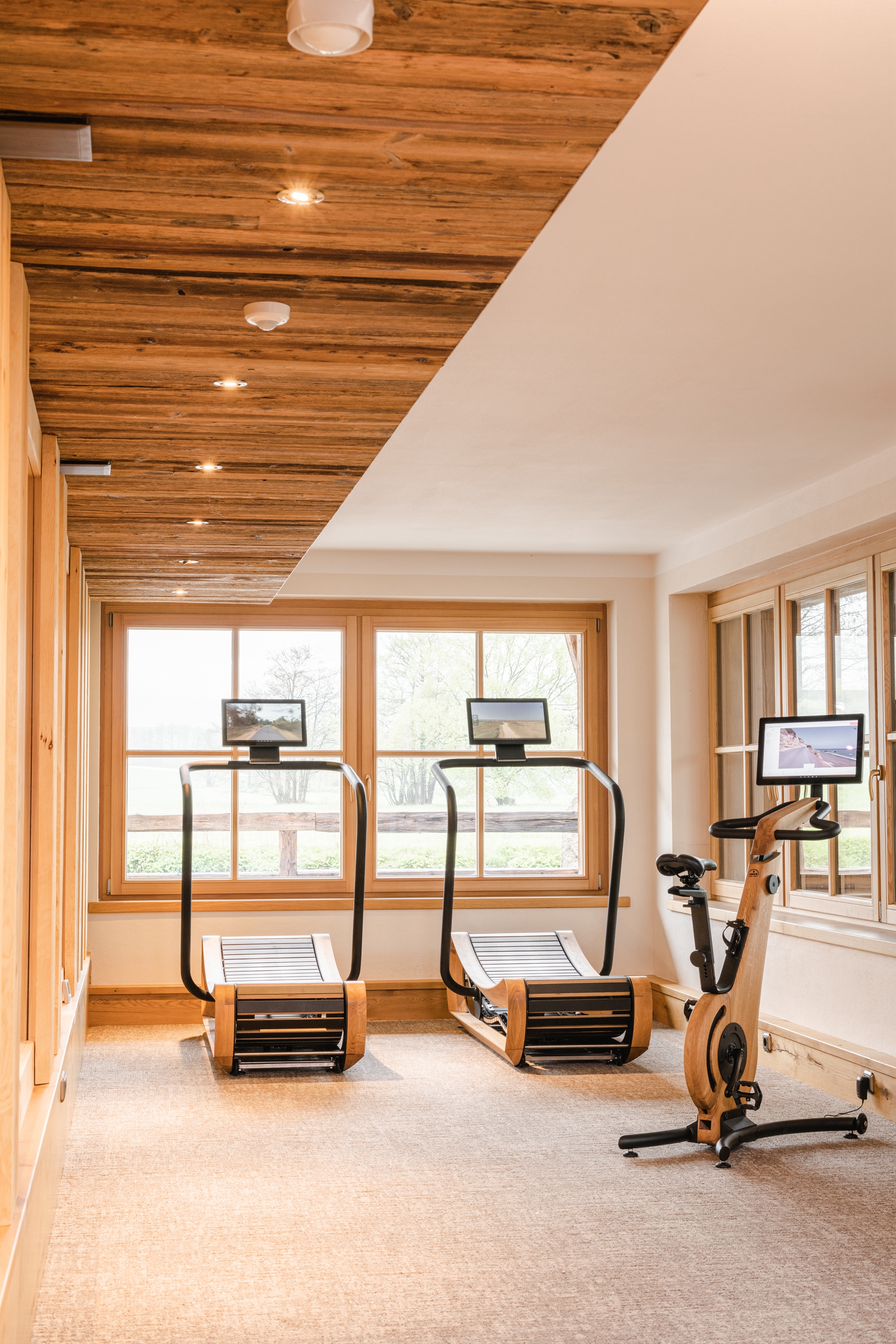 沃特罗伦健身房:长廊型小户型,布置一间有格调的健身房