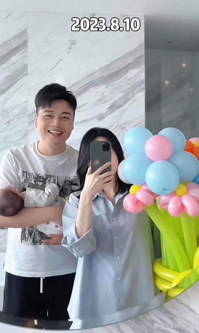 主持人沈涛罕晒一家三口!老婆刚出月子苗条貌美,儿子圆脸似爸爸