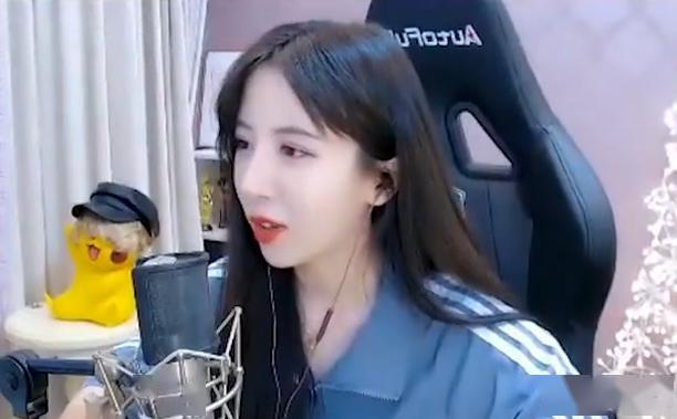 呆妹成斗鱼长公主女主播跳舞太卖力被封呆总当场让其复播