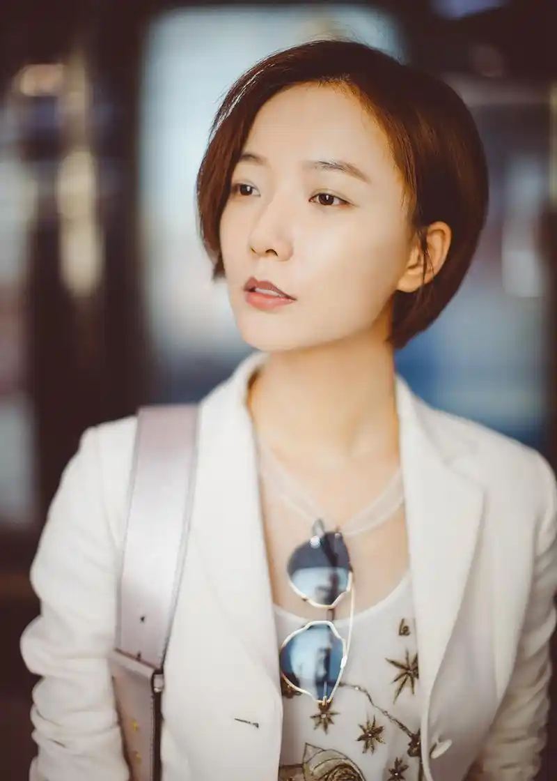 王珞丹时尚机场街拍图片