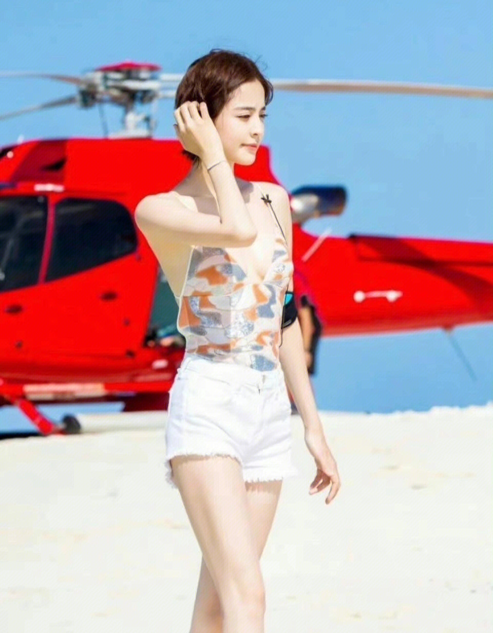 古力娜扎早期参加花少时候的泳装,跟现在参加活动的造型,感觉就没变过