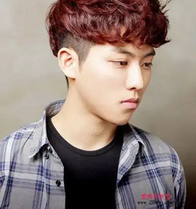 脸长的男生适合烫什么样的发型