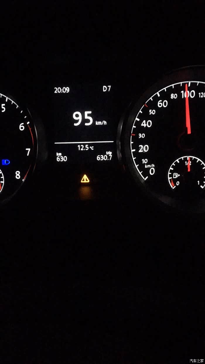 高尔夫新车行驶途中出现三角形黄色感叹号是什么意思