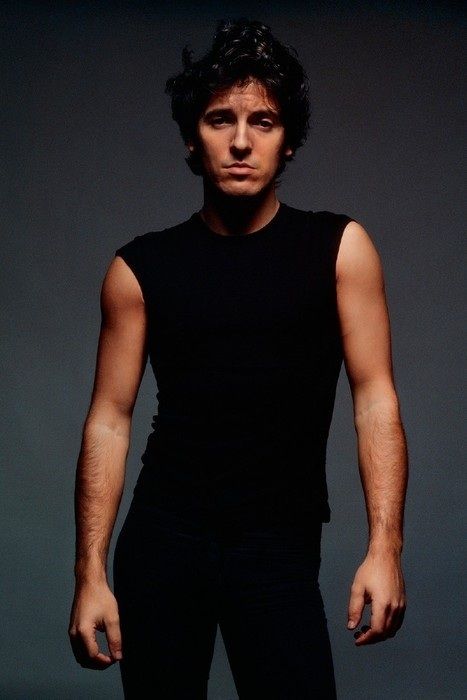 布鲁斯·斯普林斯汀,美国知名摇滚歌手,1949年出生.