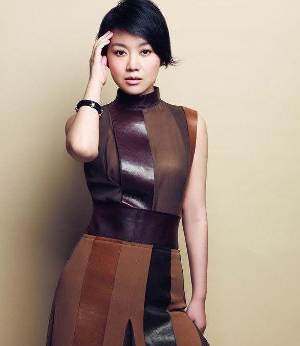 为什么女人年纪大了喜欢剪短发?显"年轻"是关键,看闫妮就知道 - 知乎