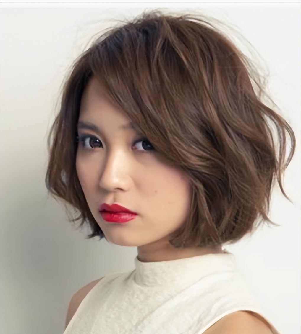 圆脸女生适合什么发型(圆脸适合什么发型女学生党)