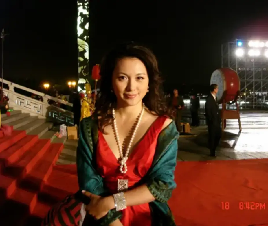 梦桐曾因没钱买服装遭嘲讽在央视工作25年如今46岁活成这样