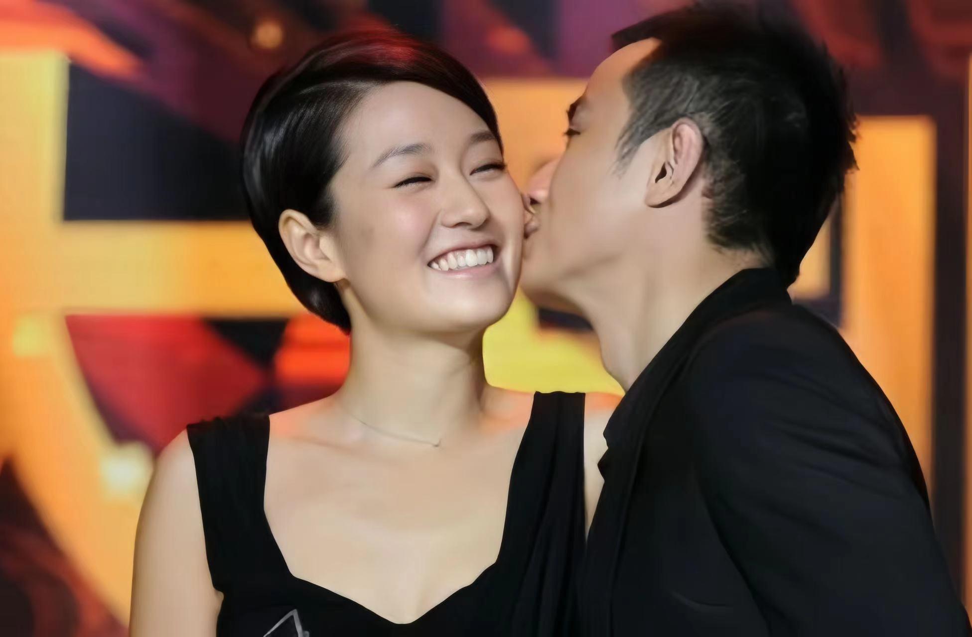 任谁都以为,要强的马伊琍会利落地递出一纸离婚协议,把负心的文章扫地