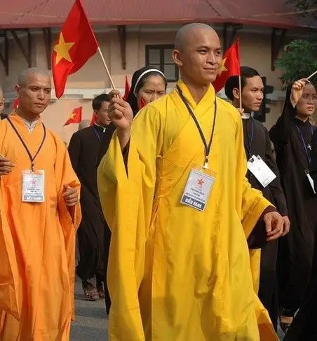 越南"三喜临门"阅兵式 尼姑和尚齐上阵