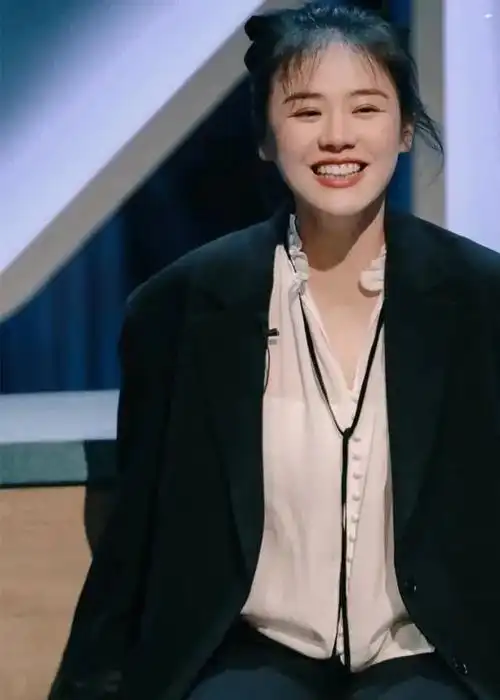 大声放笑的马思纯你好美