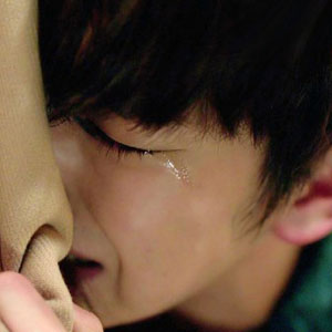 雨中哭泣男生伤感头像动画