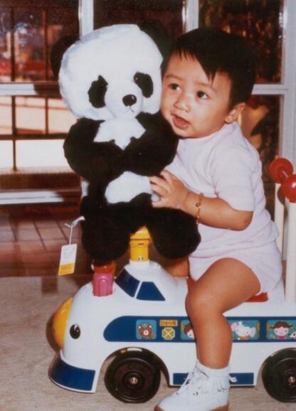 谢霆锋海量童年照曝光 跟俩儿子一模一样_央广网