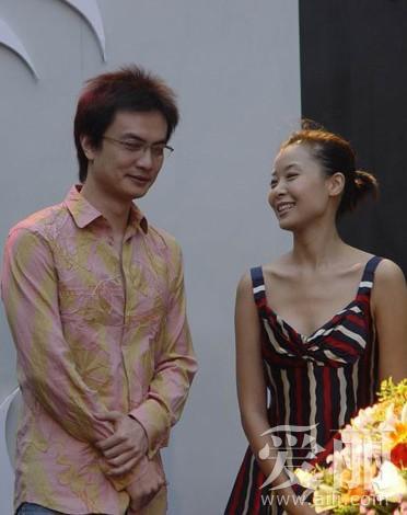 李泉黄龄兄妹恋差18岁 黄龄妆前差别大被疑整容_新浪四川时尚_新浪