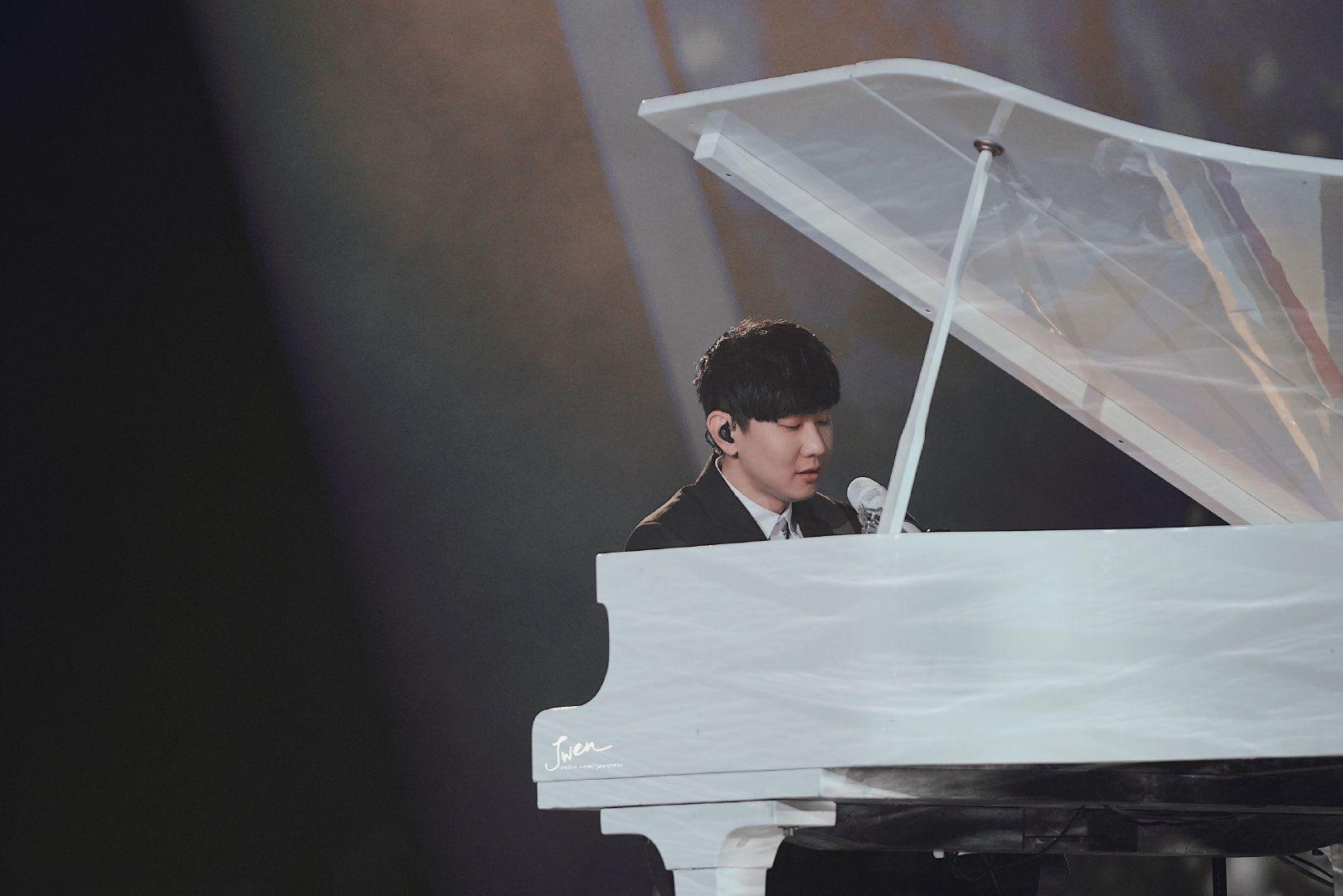 有哪些适合做壁纸的林俊杰图片